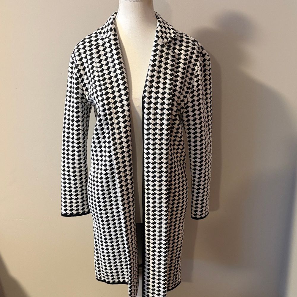 Philosophy Black and White Houndstooth Patterned Open Front Cardigan. Sz Medium